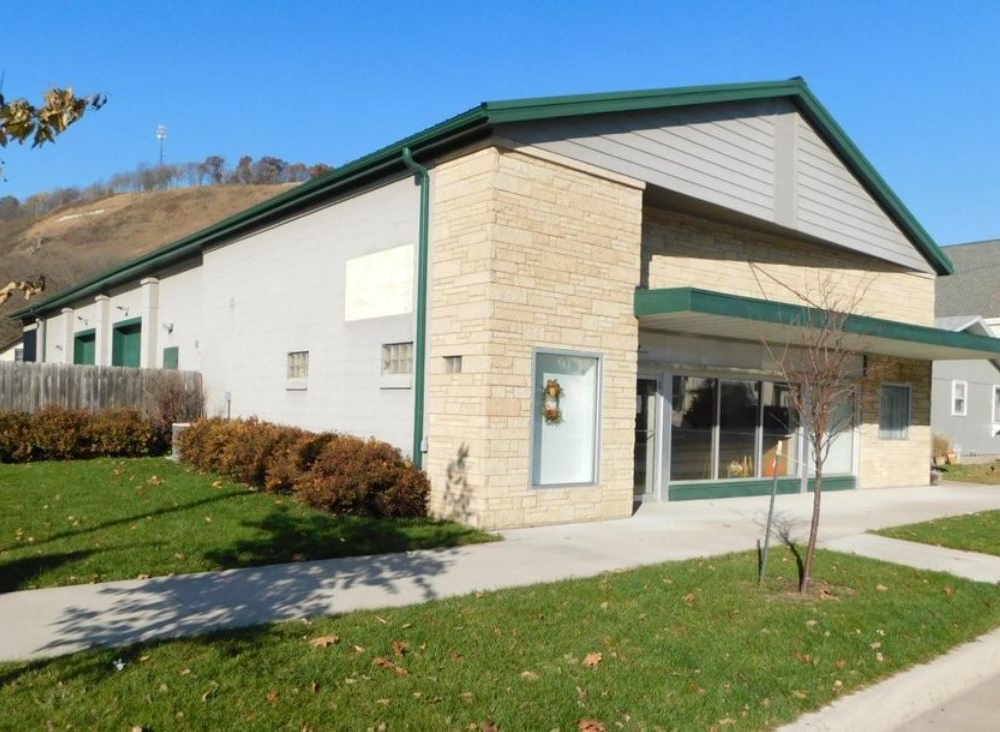 For Sale: Commercial with Curb Appeal
